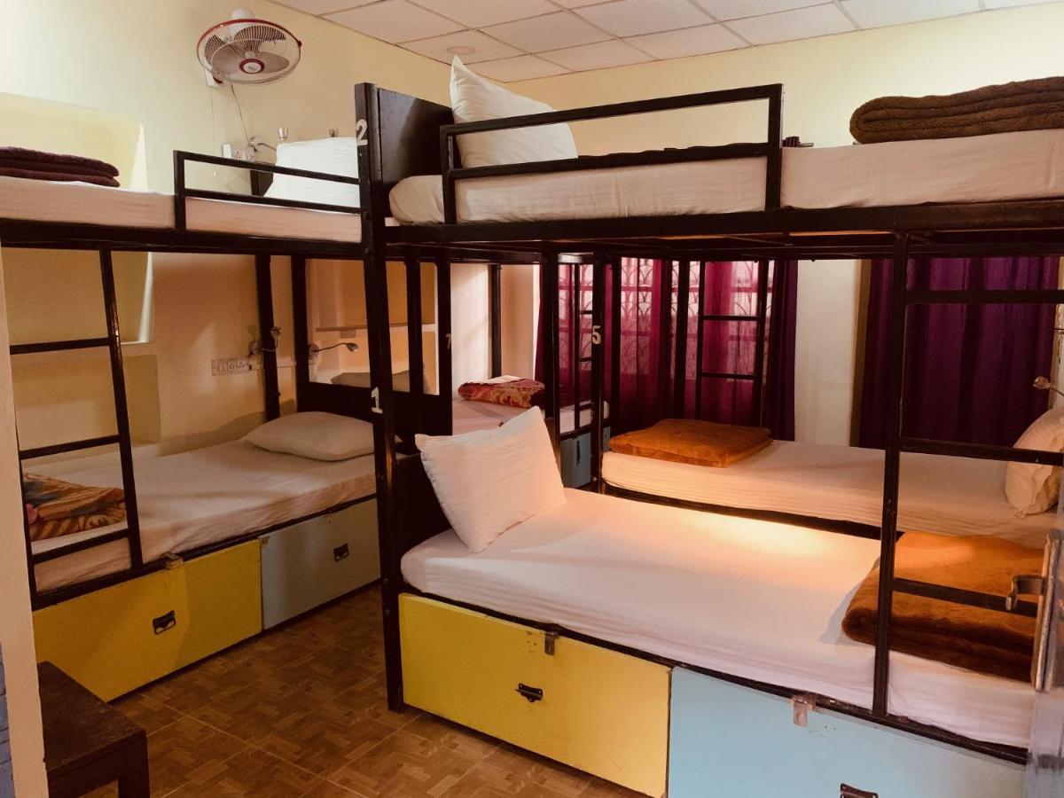Vagabond Stay Hostel Varanasi Exterior photo