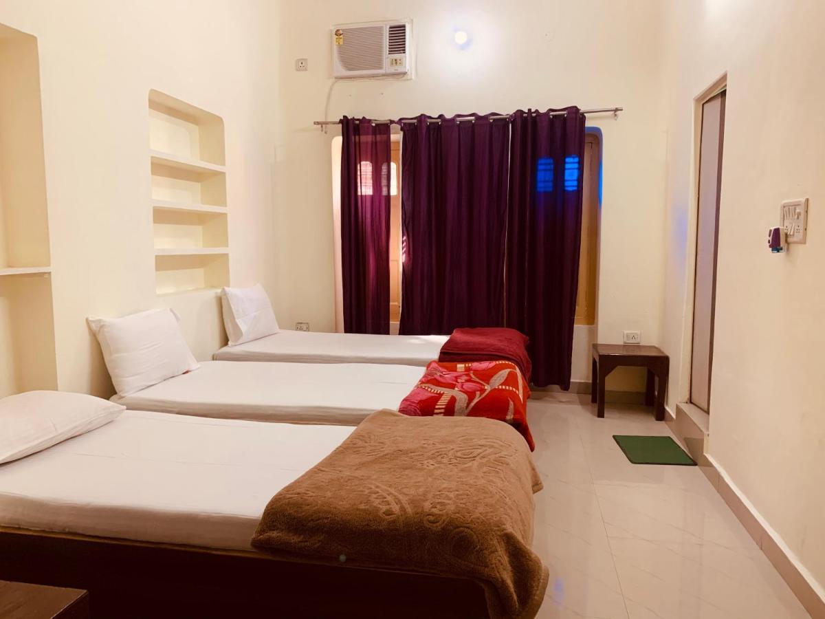 Vagabond Stay Hostel Varanasi Exterior photo
