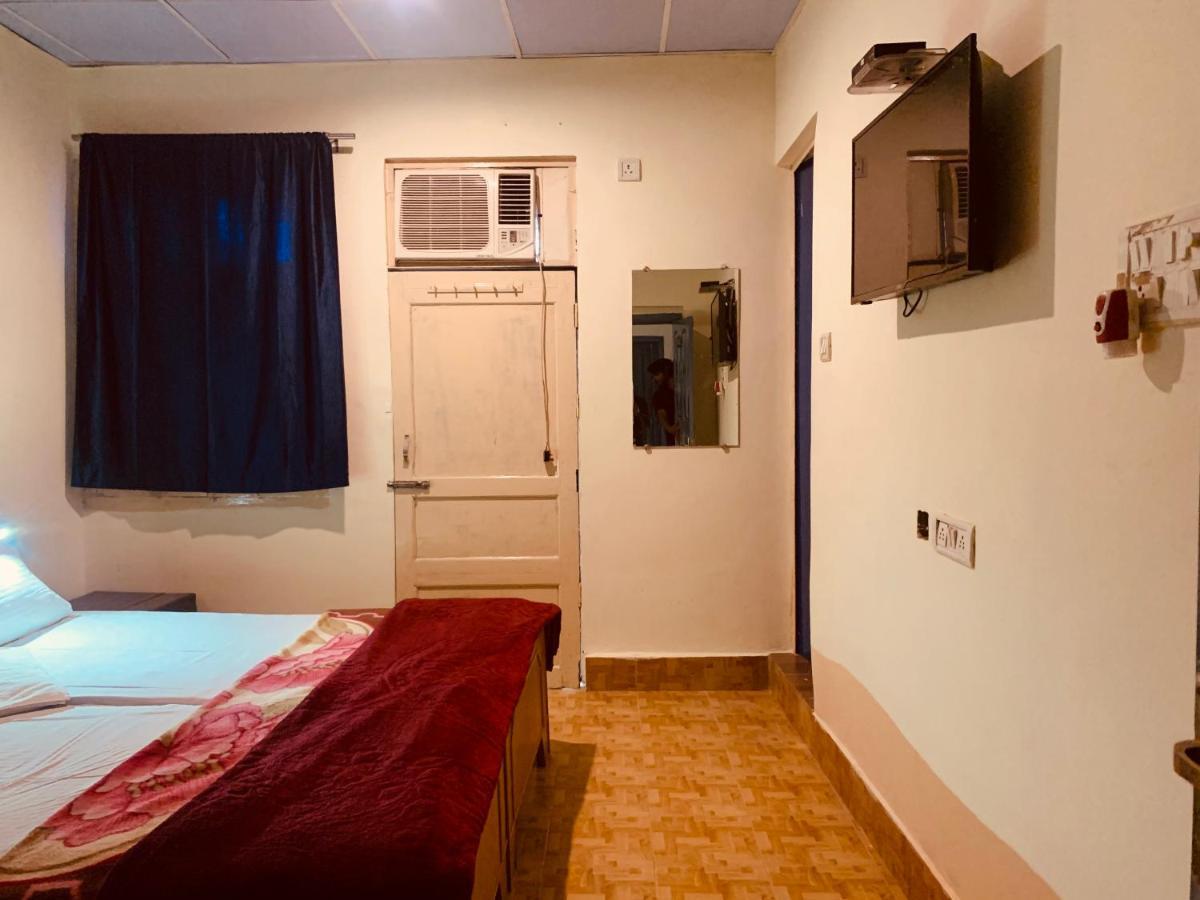 Vagabond Stay Hostel Varanasi Exterior photo