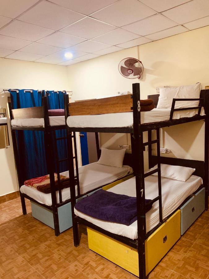 Vagabond Stay Hostel Varanasi Exterior photo