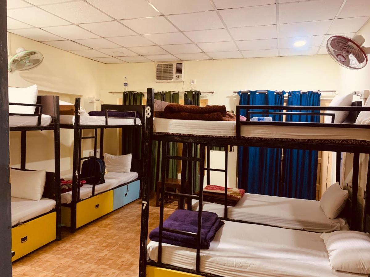 Vagabond Stay Hostel Varanasi Exterior photo