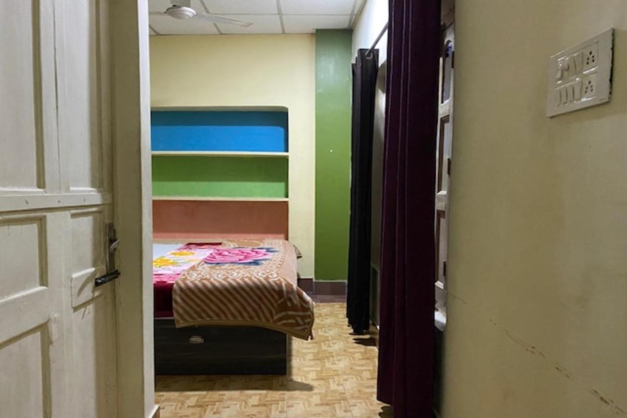 Vagabond Stay Hostel Varanasi Exterior photo