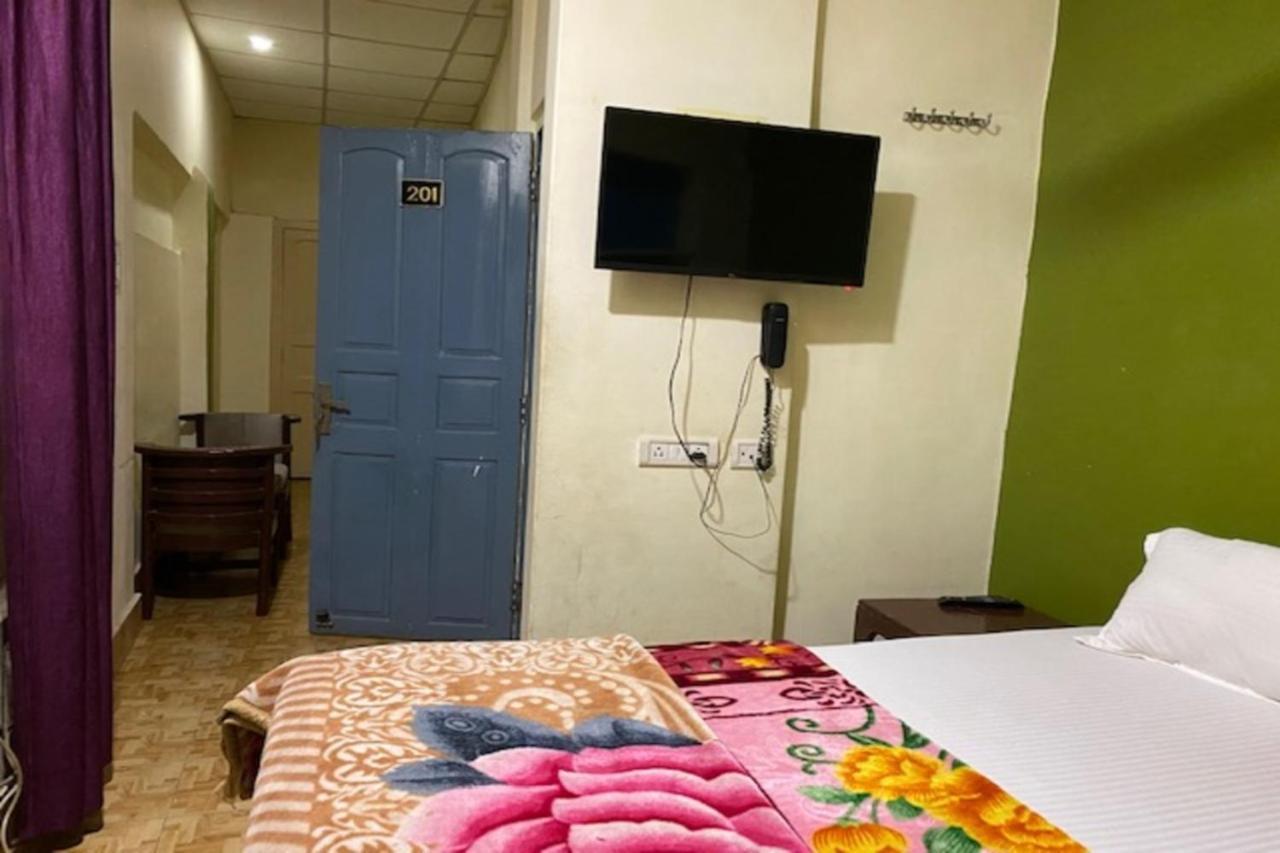 Vagabond Stay Hostel Varanasi Exterior photo