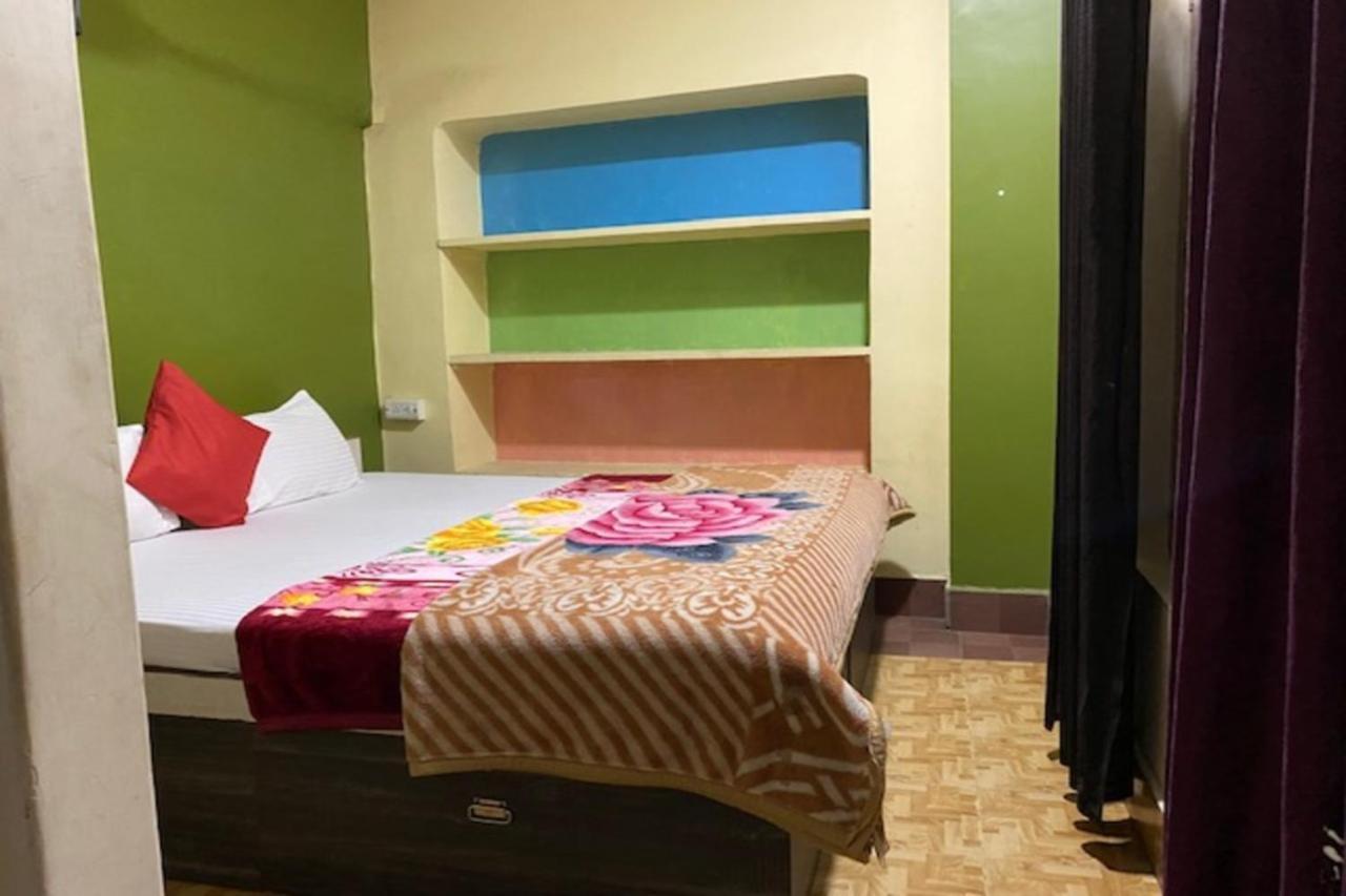 Vagabond Stay Hostel Varanasi Exterior photo