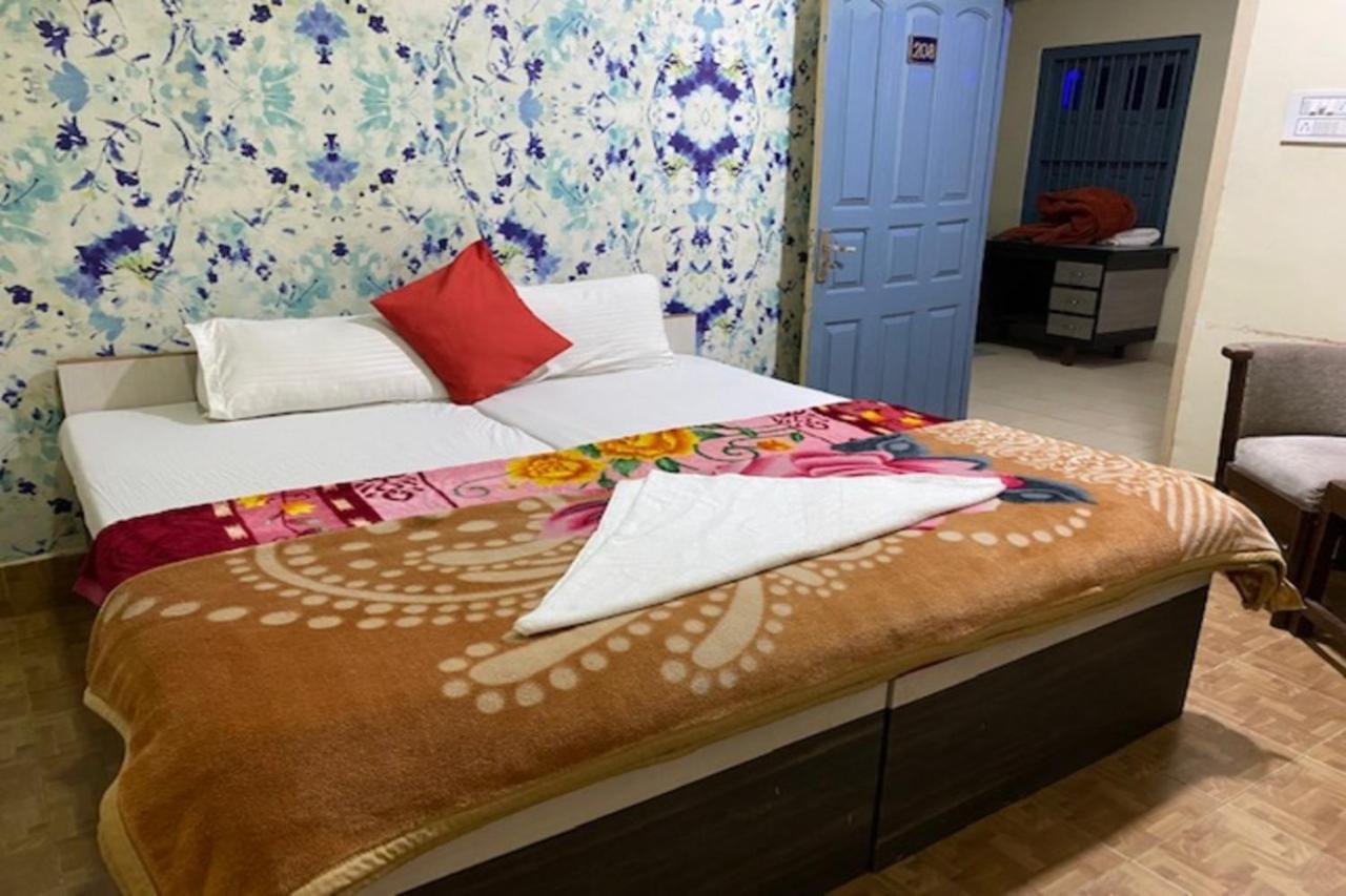 Vagabond Stay Hostel Varanasi Exterior photo