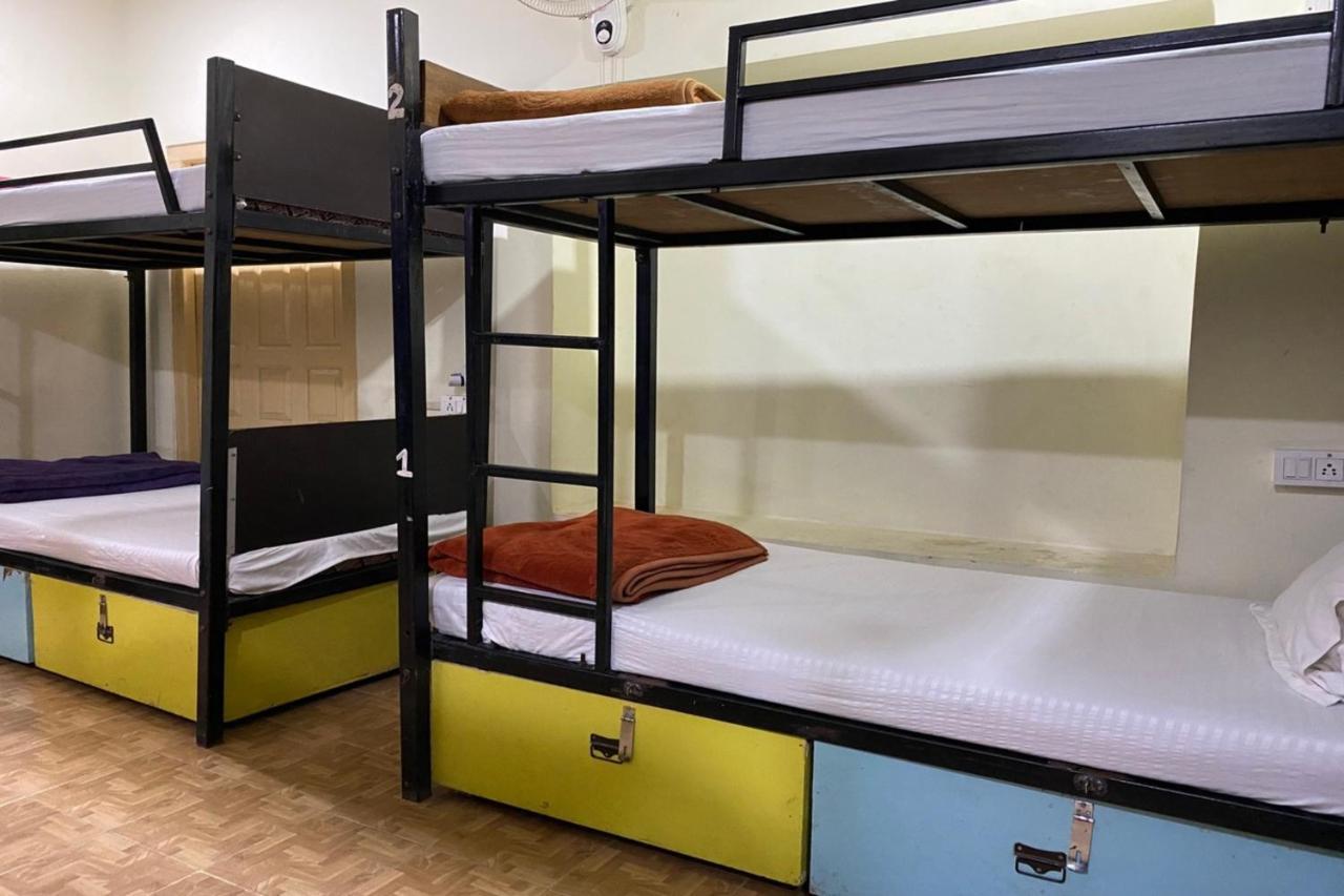 Vagabond Stay Hostel Varanasi Exterior photo