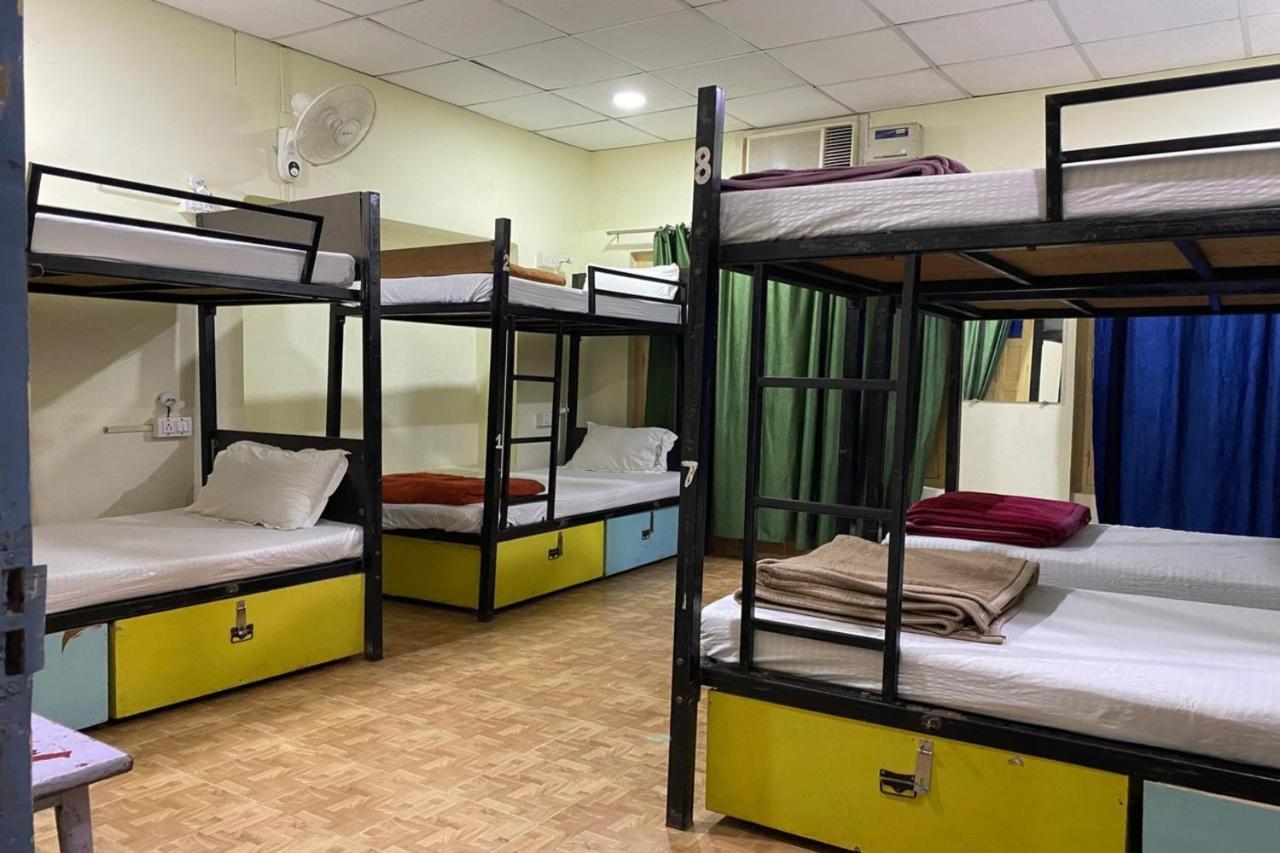 Vagabond Stay Hostel Varanasi Exterior photo