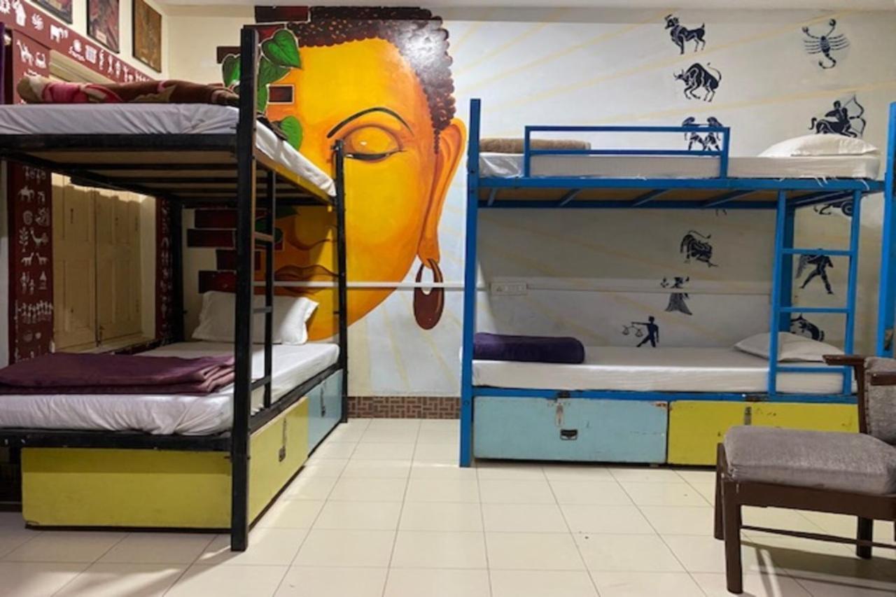 Vagabond Stay Hostel Varanasi Exterior photo