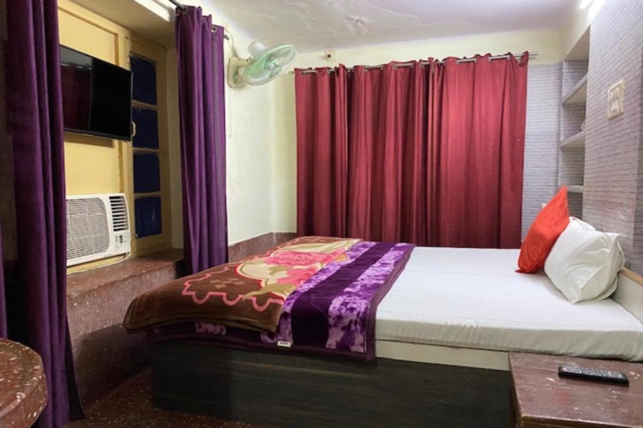 Vagabond Stay Hostel Varanasi Exterior photo
