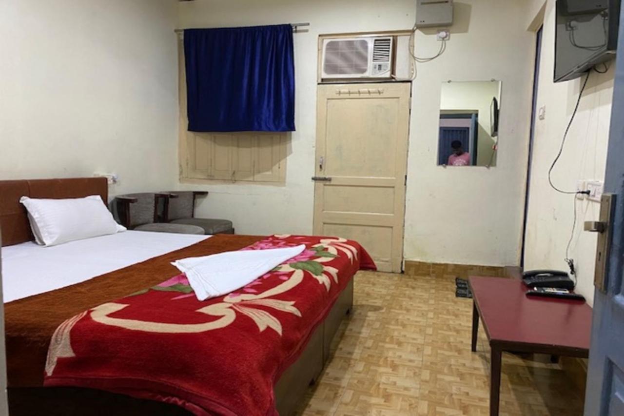 Vagabond Stay Hostel Varanasi Exterior photo