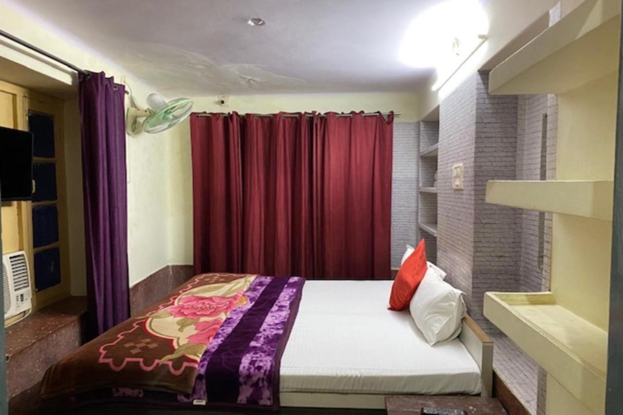 Vagabond Stay Hostel Varanasi Exterior photo