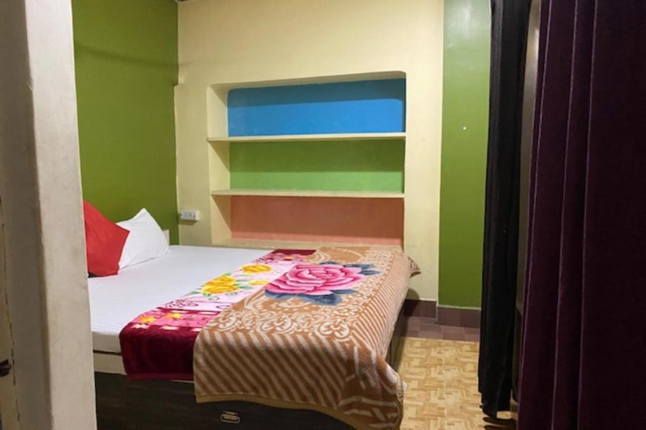 Vagabond Stay Hostel Varanasi Exterior photo