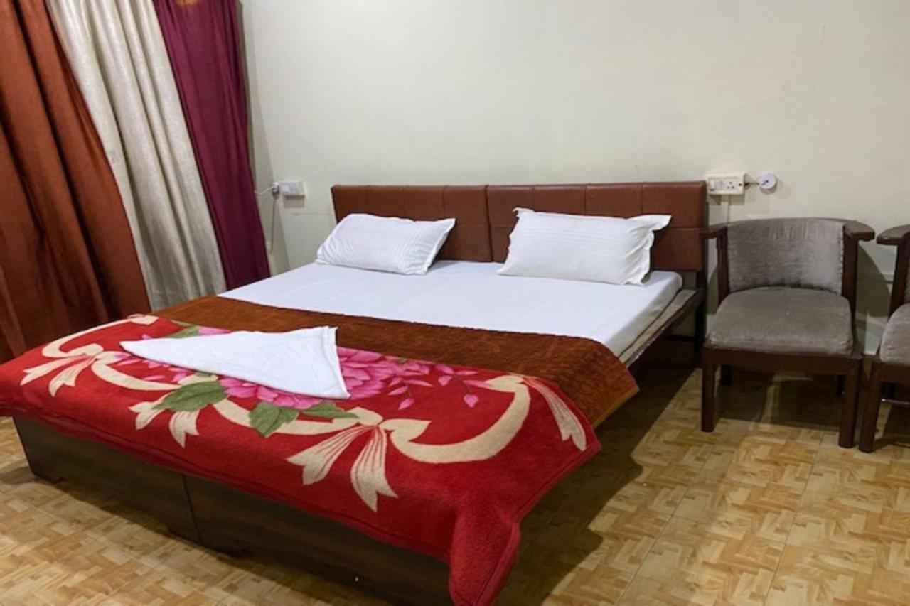 Vagabond Stay Hostel Varanasi Exterior photo