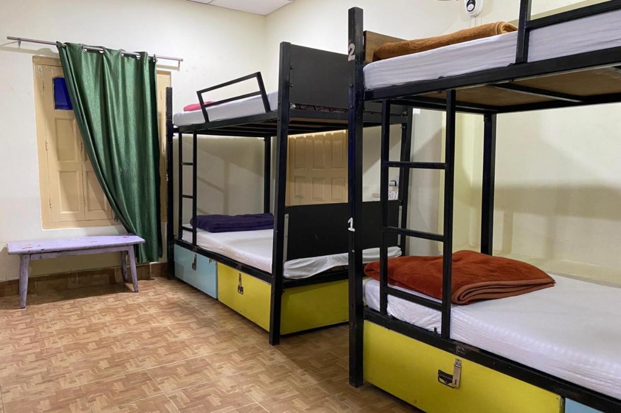 Vagabond Stay Hostel Varanasi Exterior photo