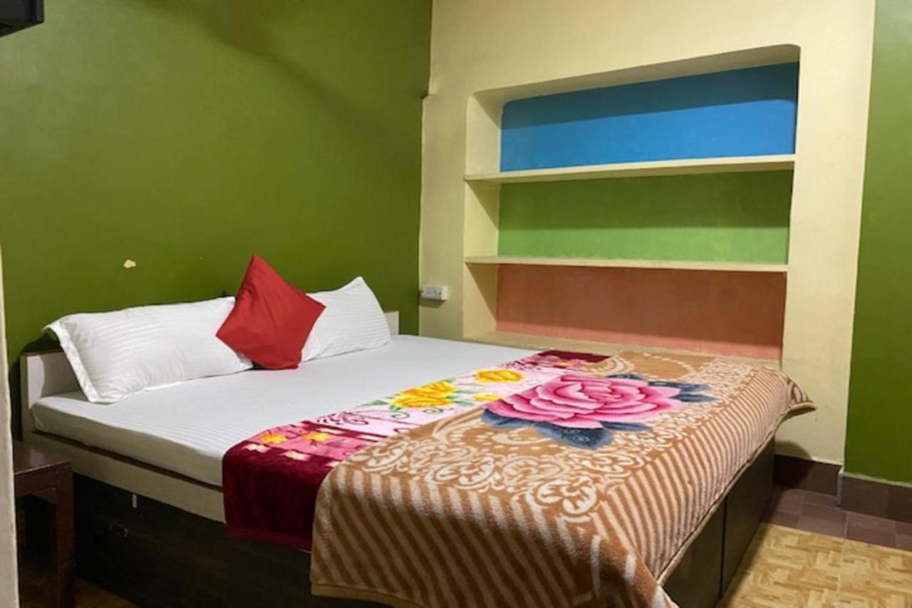Vagabond Stay Hostel Varanasi Exterior photo