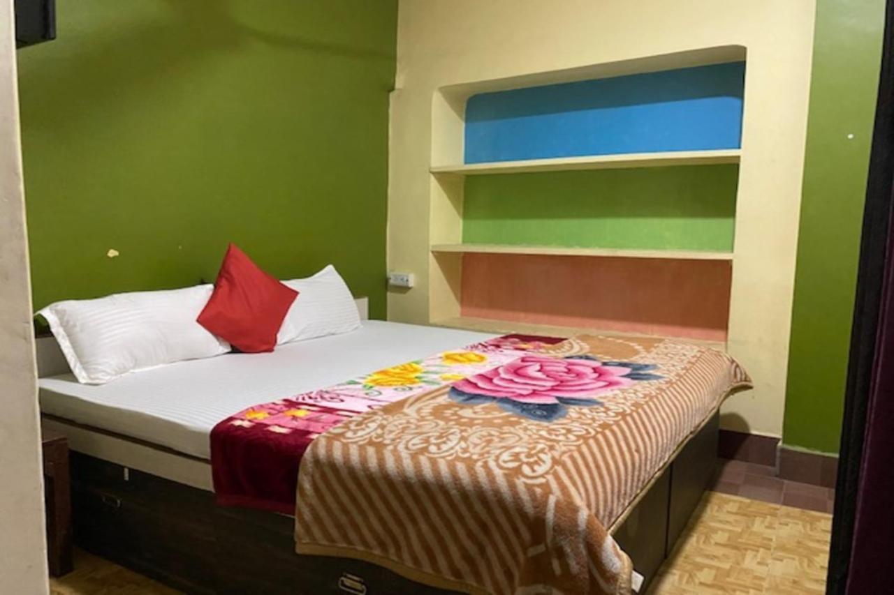 Vagabond Stay Hostel Varanasi Exterior photo